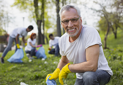 Man with volunteer group in park